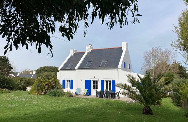 Charming Beach House: 5 Beds, Fireplace, Garden, BBQ, Near Castoul Beach & Le Palais