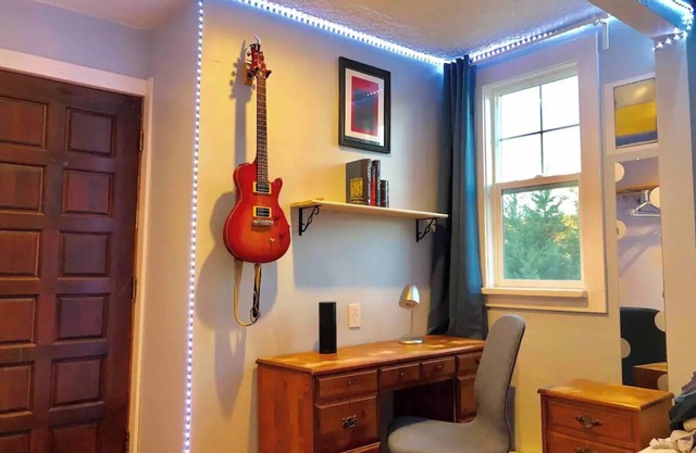 Charming bedroom in awesome Portland - AC, WiFi, TV!