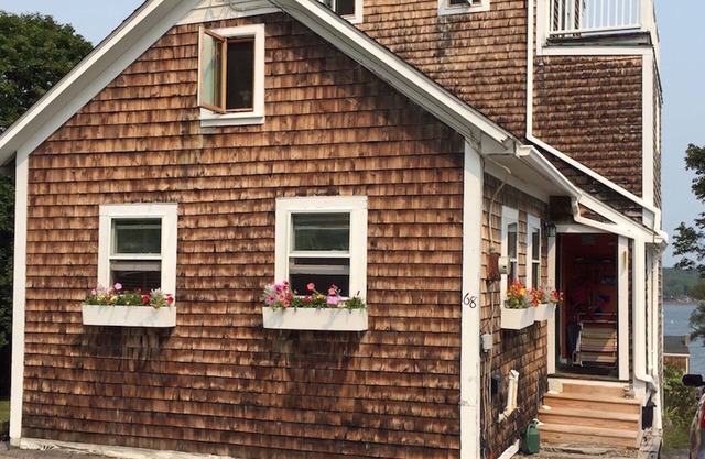 Charming Belfast Cottage! Great Bay Views! Easy Walk to Town!