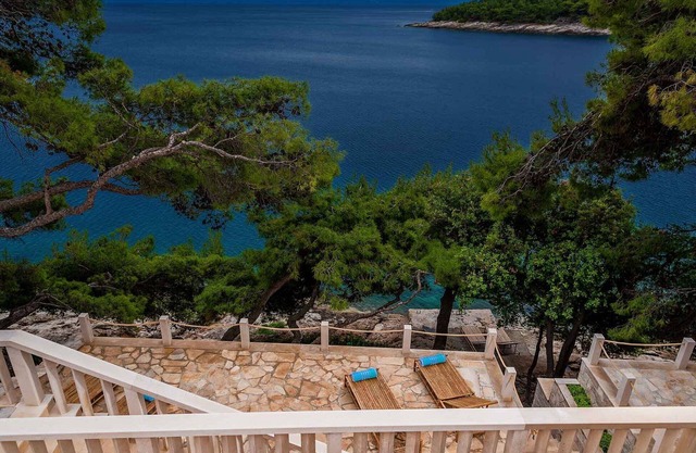 Charming Bohemian Chic Style Villa | 4 Bedrooms | Villa Punti Waterfront | Sea.