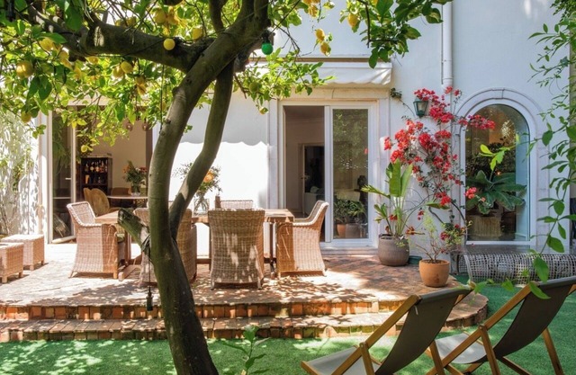 Charming bourgeois house with garden in the heart of Lisbon - sleeps 8