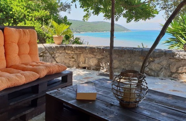 Charming bright apartment near the sea, private terrace!