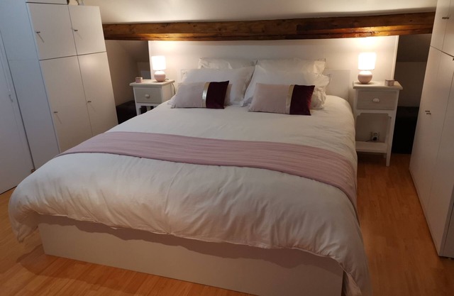 Charming chambre d'hote suite 400m from the port.