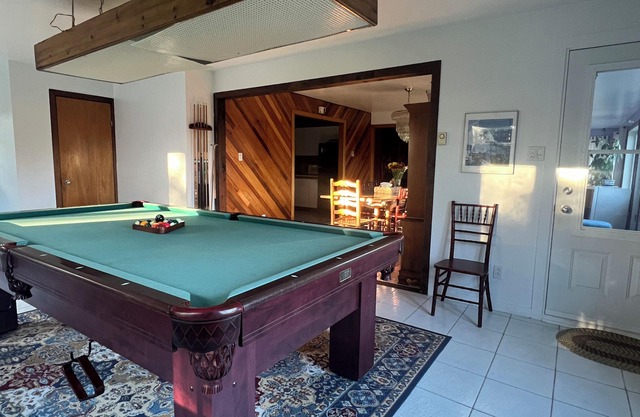 Charming Riverside 3BR Cottage in Saint-Alexis-Des-Monts.