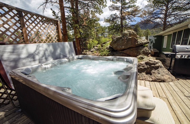 Charming Cabin, Next To National Park 3 Bedroom Cabin - #20-NCD0297