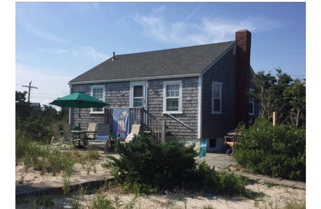 Charming Cape Cod Private Beach Cottage at the Bay!