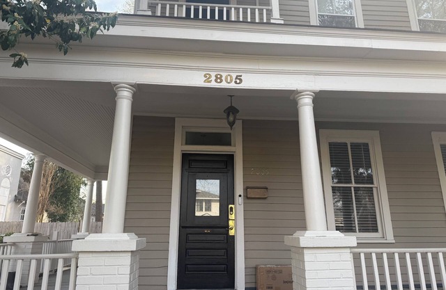 Charming Century Old 3-bedroom house with WiFi and AC in fantastic Columbia