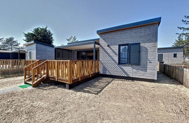 Charming Chalet, 4 Sleeps, Heated Pool, Terrace, Close to Beach