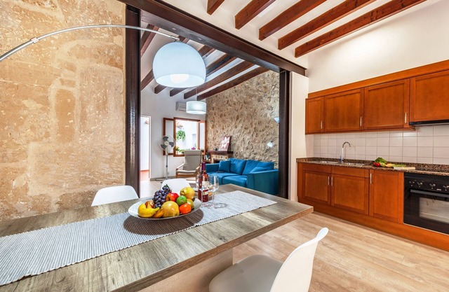Charming City Center house, 4 people, Patio, Air conditioned, Free Wifi