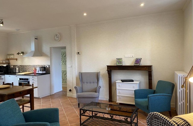 Charming Cottage: Golf, Garden, and Modern Amenities in the Heart of France