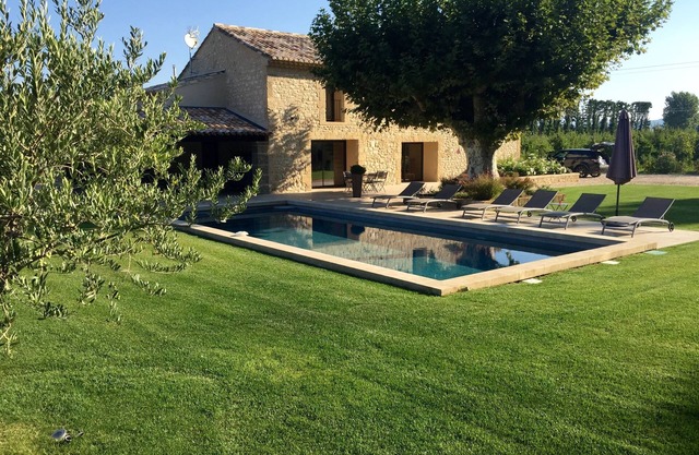 CHARMING CONTEMPORARY MAS IN THE COUNTRYSIDE
