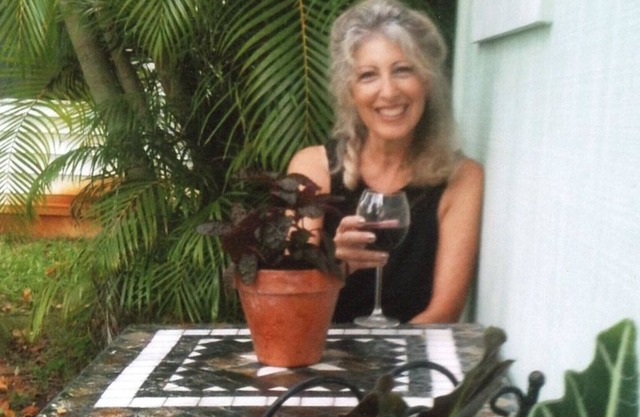 Charming Cottage in Delray Beach Sleeps 4 with Heated Pool