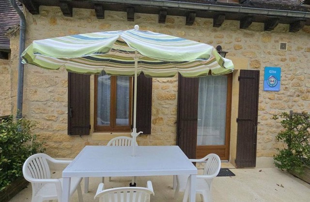 Charming Cottage Near Domme with Wifi, BBQ, and Stunning Views