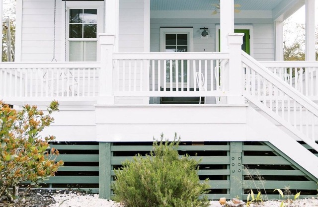 Charming Cottage near downtown Southport