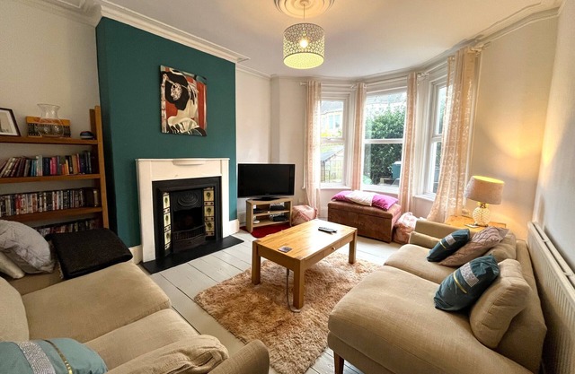 Charming cottage retreat with garden – sleeps 12