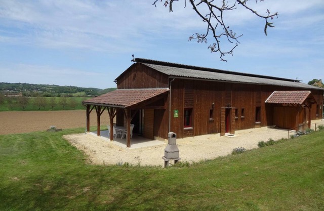 Charming Cottage with Fireplace, WiFi, and Stunning Dordogne Valley Views