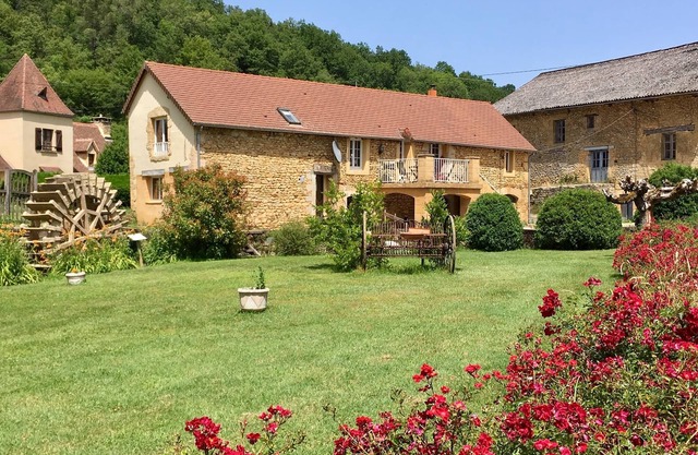 Charming cottages in an old mill, pool, jacuzzi