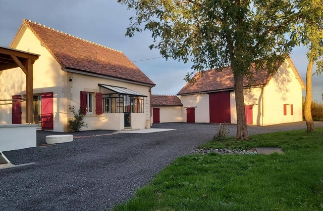 Charming Countryside Home with Modern Comforts & Lovely Terrace
