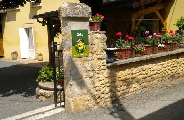 Charming Country House Near Lascaux with Wi-Fi, BBQ, and Baby Equipment
