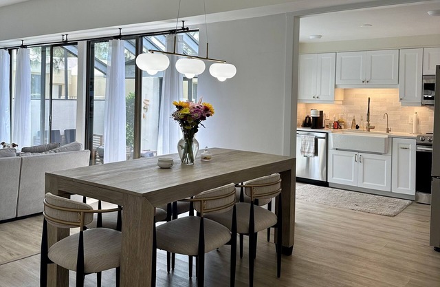 Charming country club condo