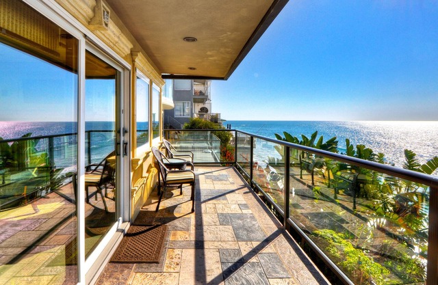 Charming & Cozy Villa with Beautiful Views of The Pacific Ocean!