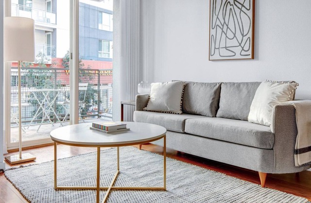 Charming Downtown 1BR w/ Pool, W/D & Gym, near Museums, by Blueground