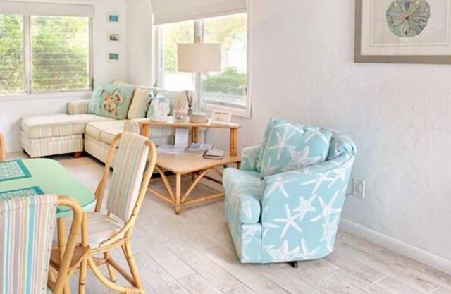 Charming Duggers Tropical Village Cottage