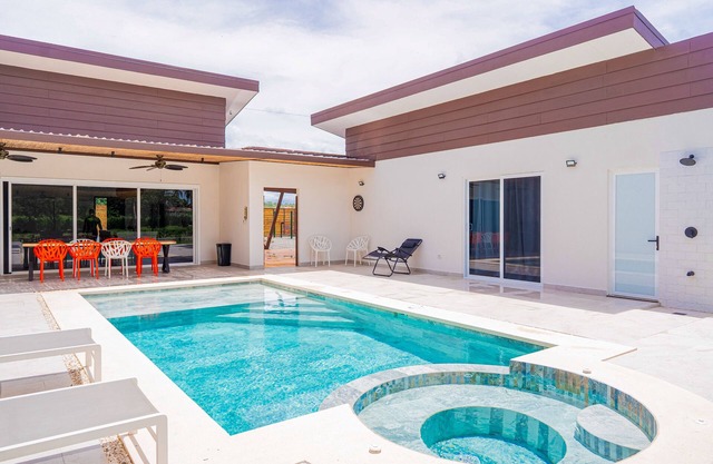 Charming family-friendly villa w/private pool and walking distance to the beach