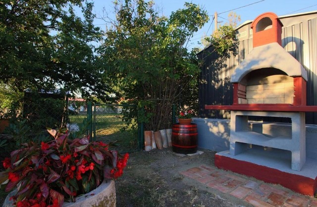 Charming family-friendly 2-bedroom house in welcoming Labin
