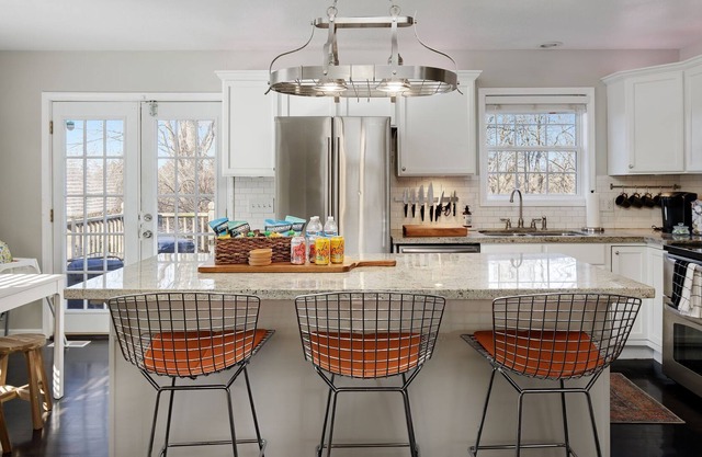 Charming Family Retreat Near IHOPKC 41