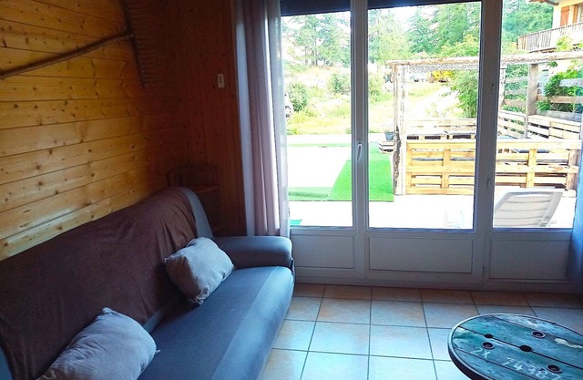 Charming 3-Room Apt, 6 Pers, Private Parking, BBQ, Satellite TV