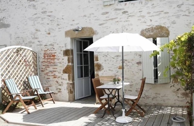 Charming Gîte in Former School with Garden, Bikes & WiFi, Near Beach & Thalassotherapy