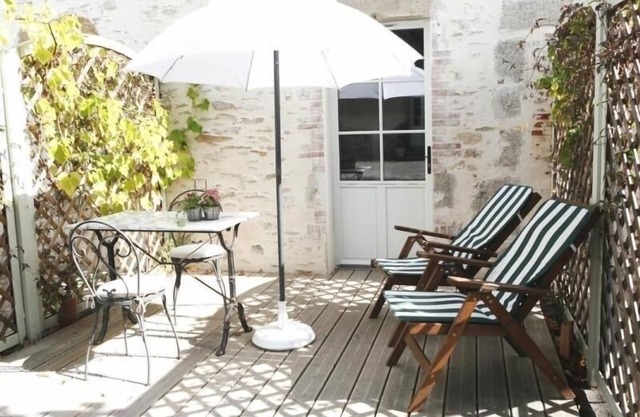 Charming Cottage in Former School with Private Terrace, WiFi & Bikes, Near Thalassotherapy