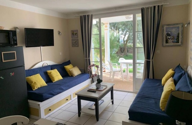 Charming T2 ground floor with heated pool