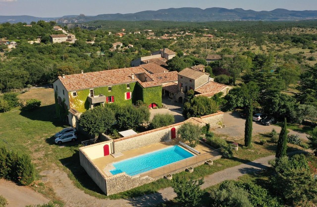 Charming gîte l'ESCOUSSOU * 115 m², 3 bedrooms, quiet, nature, heated pool