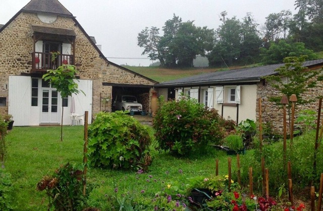 CHARMING GARDEN COTTAGE unobstructed view of the Pyrenees. WHEELCHAIR FRIENDLY.