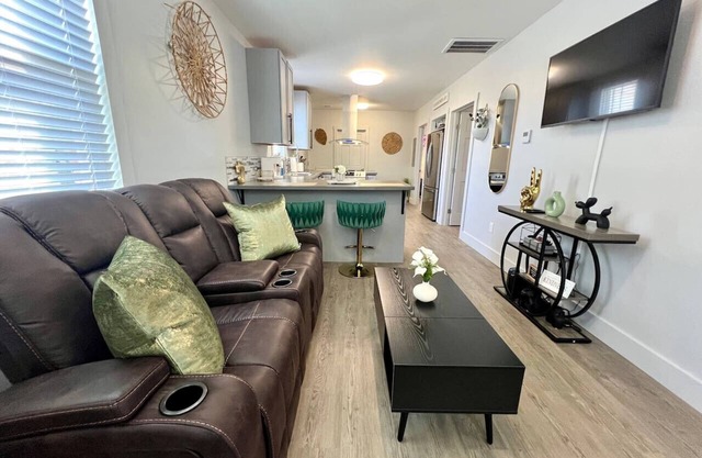 Charming Getaway Near Downtown