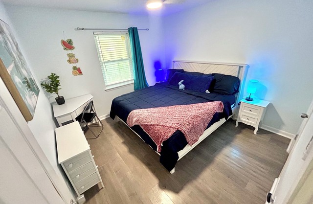Charming Getaway w 2 King Beds Laundry Backyard
