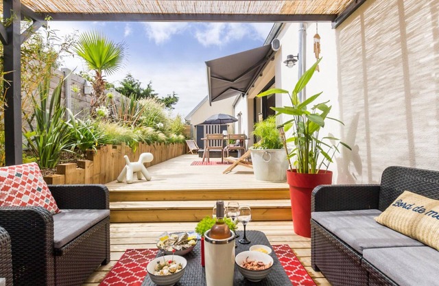Charming Ground-Floor Home with Terrace & Modern Amenities Near the Beach