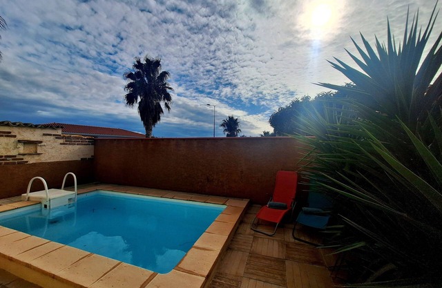 Charming ground-floor apartment with private pool.