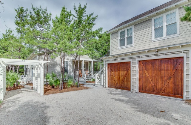 Charming Guest House with Great Atmosphere & Amenities - Shared Pool