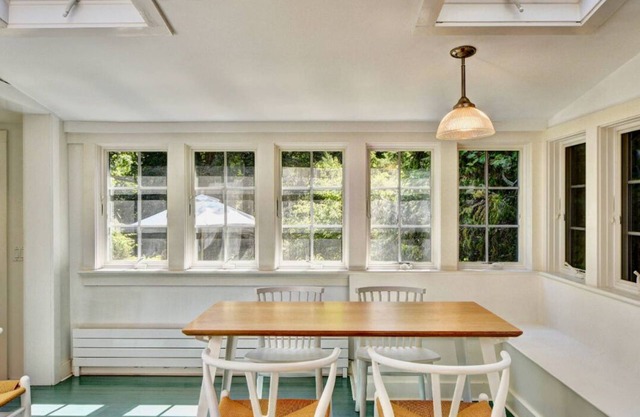 Charming Hamptons Cottage in the Heart of East Hampton Near Beach