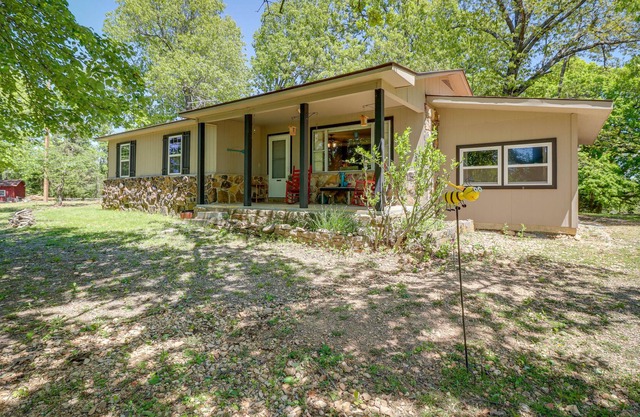 Charming Harriet Getaway w/ Fire Pit!