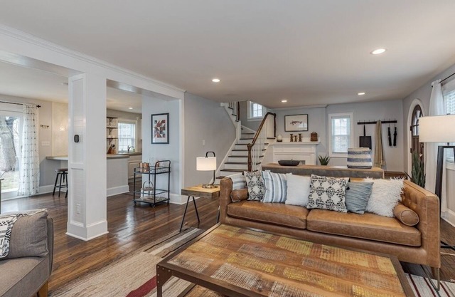 Charming home 1 mile to ND Families Welcome