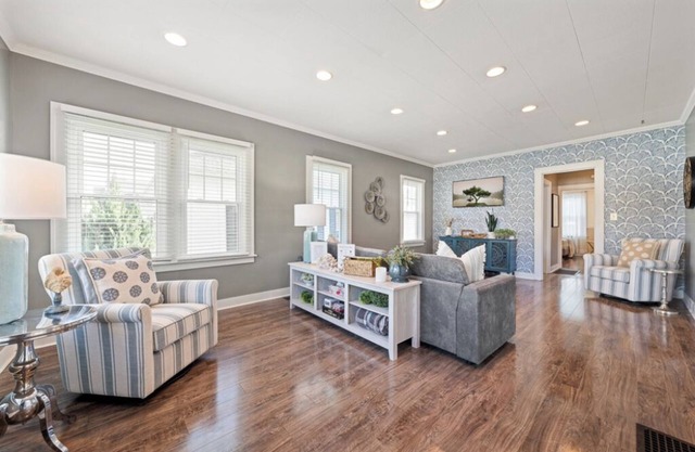 Charming Home Close to Jet Express & Downtown!