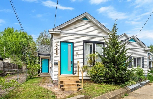 Charming Home Near Louisville's Popular Spots