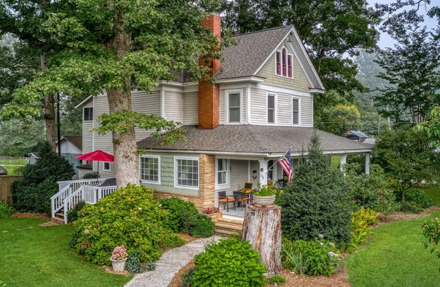 Charming home, perfect for families, Bikers, Brevard College, College, camps