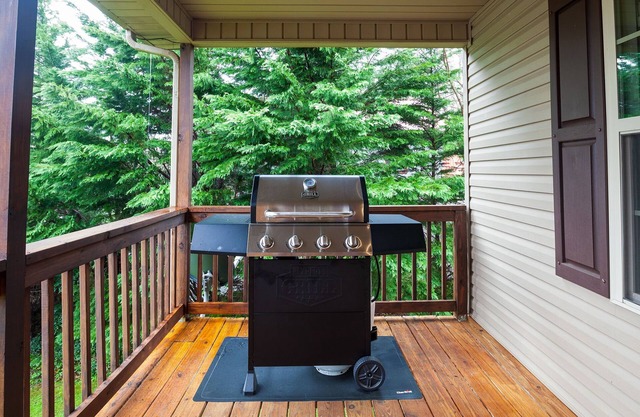 Charming Home /River Views /Hot Tub /Game Room