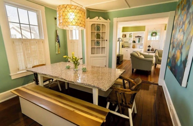 Charming Home Walk Downtown/Waterfrontn