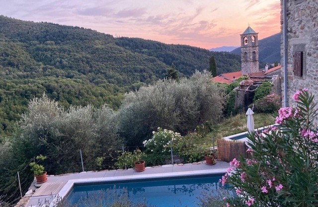 Charming house, dolce vita with swimming pool, nature